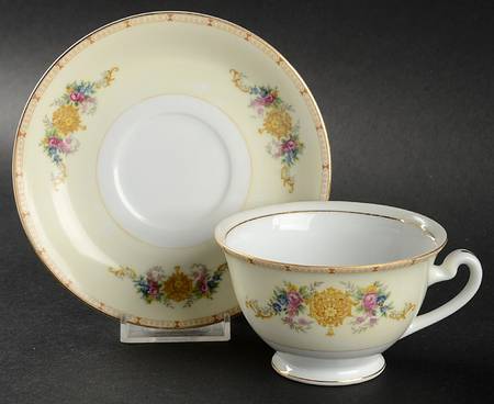 KIK9 Footed Cup & Saucer Set