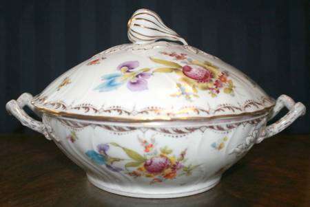 1002-556 Round Covered Vegetable