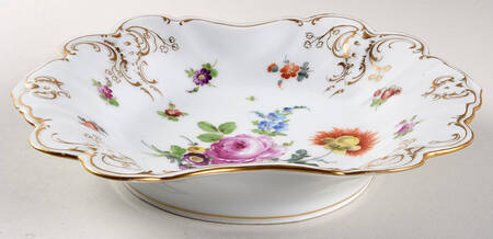 KLE2 10" Oval Scalloped Bowl