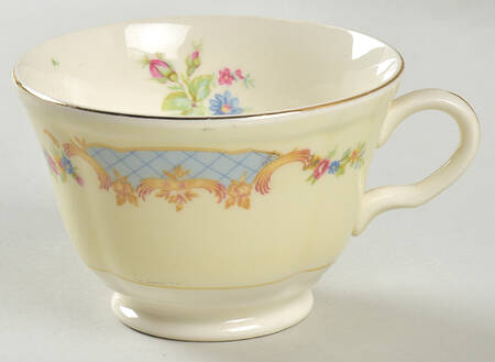 KNO106 Footed Cup