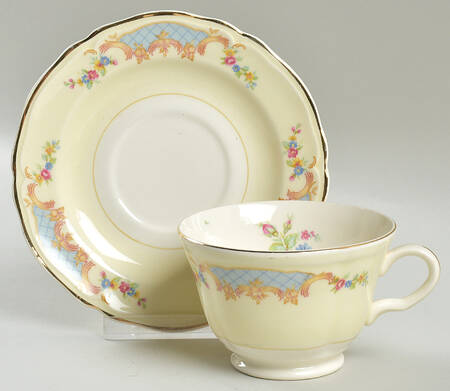 KNO106 Footed Cup & Saucer Set