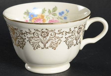 KNO109 Footed Cup