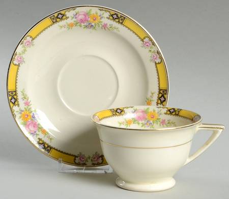402E1 Footed Cup & Saucer Set