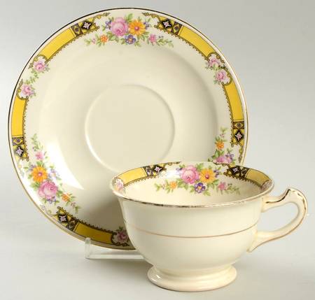 402E1 Footed Cup & Saucer Set