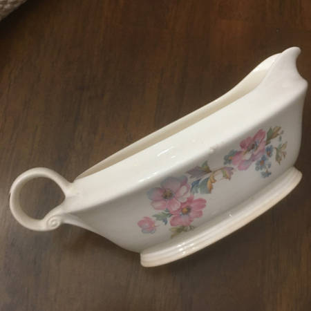 KNO12 Gravy Boat