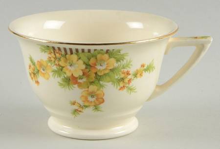 KNO121 Footed Cup