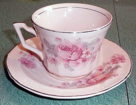KNO122 Flat Cup & Saucer Set