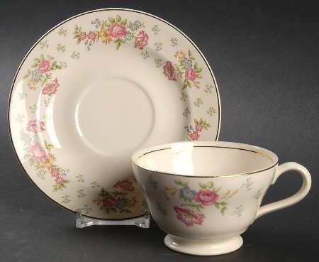 1981-E1 Footed Cup & Saucer Set