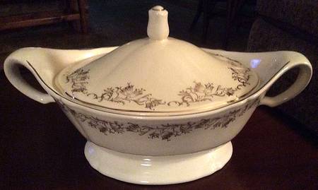 KNO190 Oval Covered Vegetable