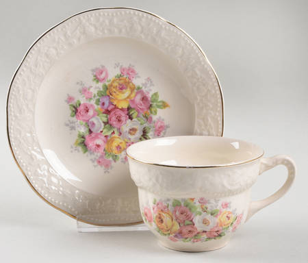 KNO2 Flat Cup & Saucer Set