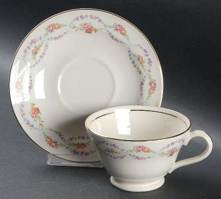 KNO242 Footed Cup & Saucer Set