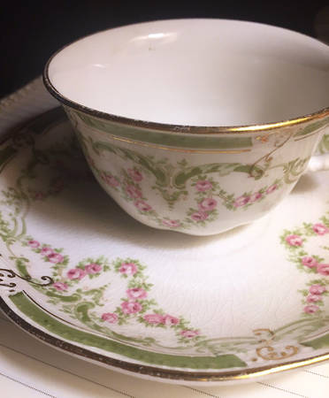 KNO249 Flat Cup & Saucer Set