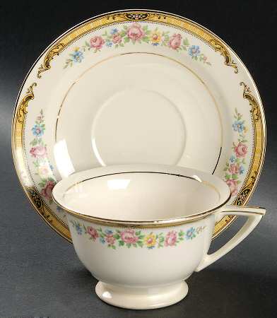 59031 Footed Cup & Saucer Set