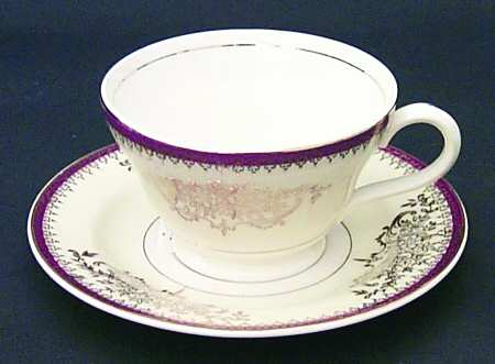 KNO291 Footed Cup & Saucer Set