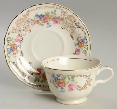 KNO299 Footed Cup & Saucer Set