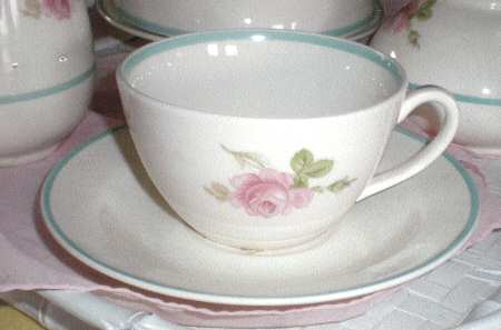 1402-40 Flat Cup & Saucer Set