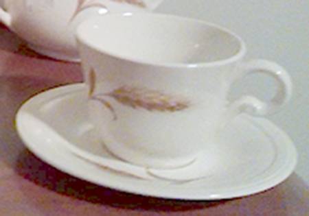 KNO33 Footed Cup & Saucer Set