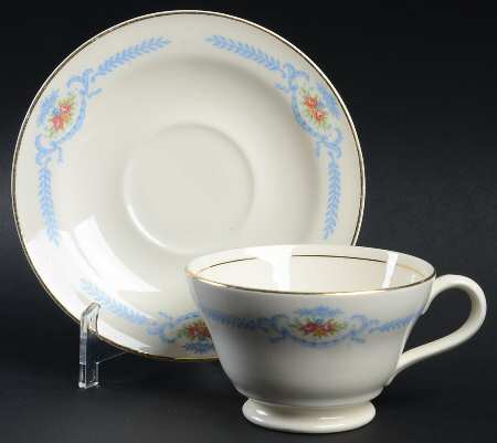 KNO4 Footed Cup & Saucer Set