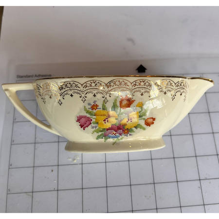 KNO76 Gravy Boat