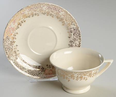 KNO9 Footed Cup & Saucer Set