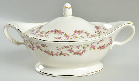 Lorraine Oval Covered Vegetable