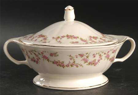 Lorraine Round Covered Vegetable