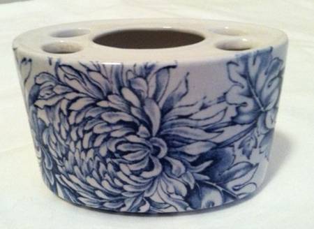 Chrysanthemum Blue Toothbrush Holder