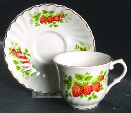 Strawberry (Gold Trim, No Butterflies) Flat Cup & Saucer Set