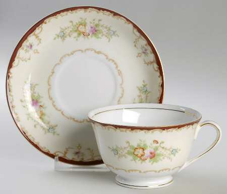 KON10 Footed Cup & Saucer Set