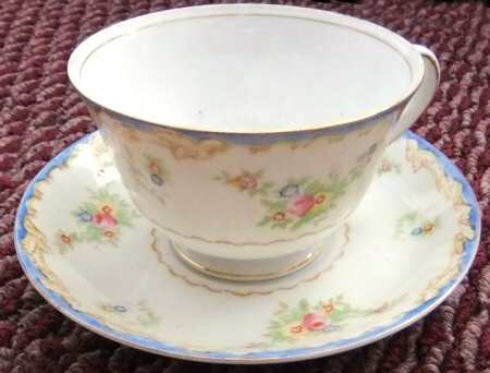 KON15 Footed Cup & Saucer Set
