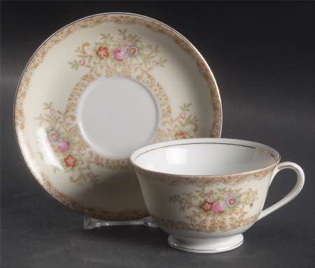 KON17 Footed Cup & Saucer Set