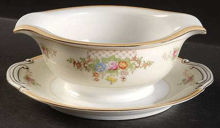 KON2 Gravy Boat with Attached Underplate