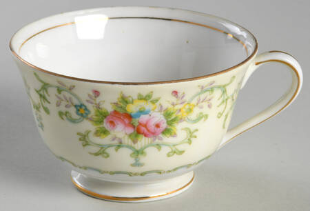 KON4 Footed Cup