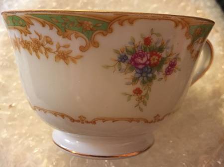 KON41 Footed Cup
