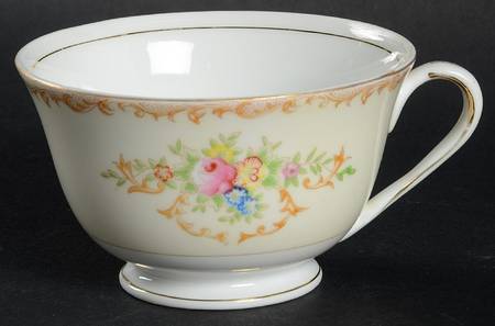 KON44 Footed Cup