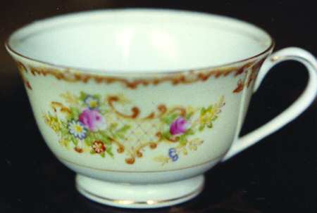 KON48 Footed Cup