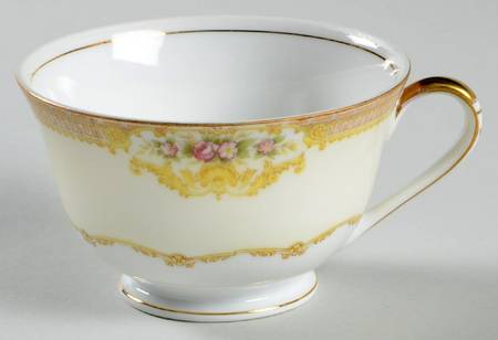 KON8 Footed Cup