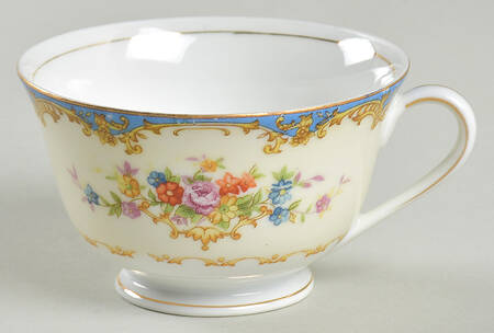 KON9 Footed Cup