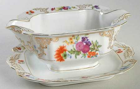 Romance Gravy Boat with Attached Underplate