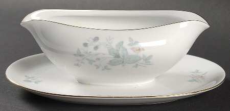 629 (White Background) Gravy Boat with Attached Underplate
