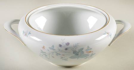 629 (White Background) Tureen No Lid