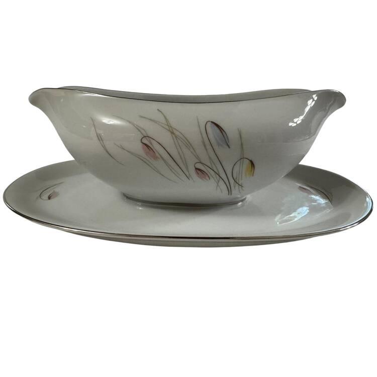 707 Gravy Boat with Attached Underplate