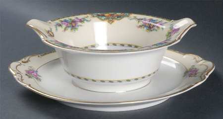 Beverly Gravy Boat with Attached Underplate