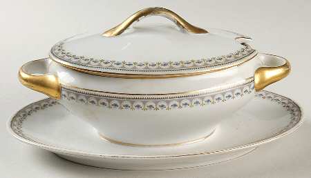 The Emden Gravy Boat w/Attached Underplate & Lid