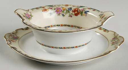 Kingsly Gravy Boat with Attached Underplate