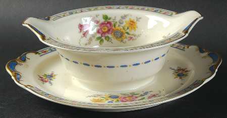 KPM15 Gravy Boat with Attached Underplate