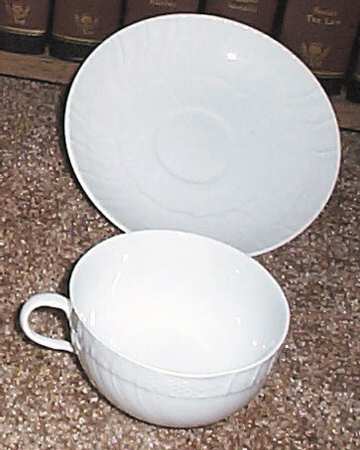 Neuosier Flat Cup & Saucer Set