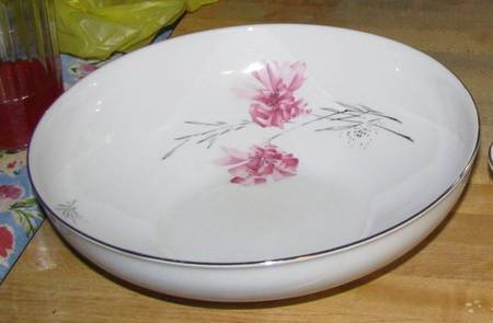 KPM39 9" Round Vegetable Bowl