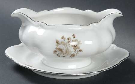 Sophia Gravy Boat with Attached Underplate