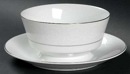 Petite Fleurs Gravy Boat with Attached Underplate